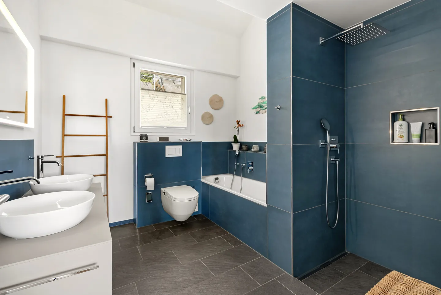 Fantastic 4-Room Maisonette Apartment with Rhine View - Photo 7 of 8