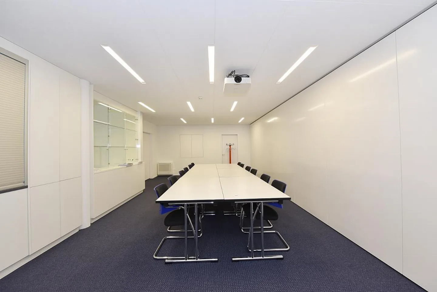 Office and commercial spaces with training room, coworking - Photo 3 of 8