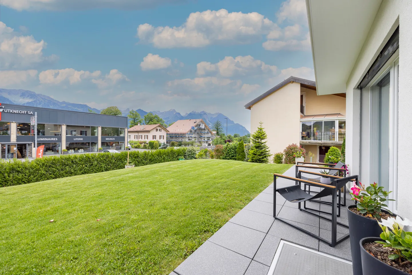 MAGNIFICENT OPPORTUNITY - BUILDING WITH INTERESTING YIELD! - Photo 22 of 28