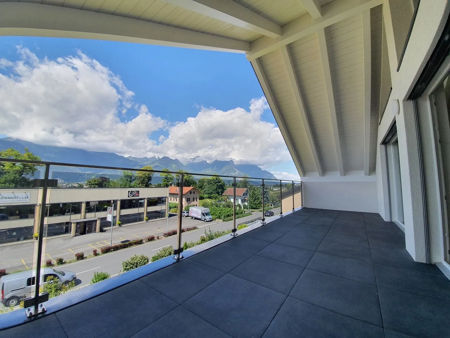 MAGNIFICENT OPPORTUNITY - BUILDING WITH INTERESTING YIELD! - Photo 24 of 28