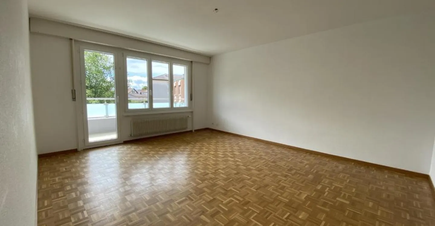 Appartement spacieux de 4.5 pièces - Photo 2 sur 7