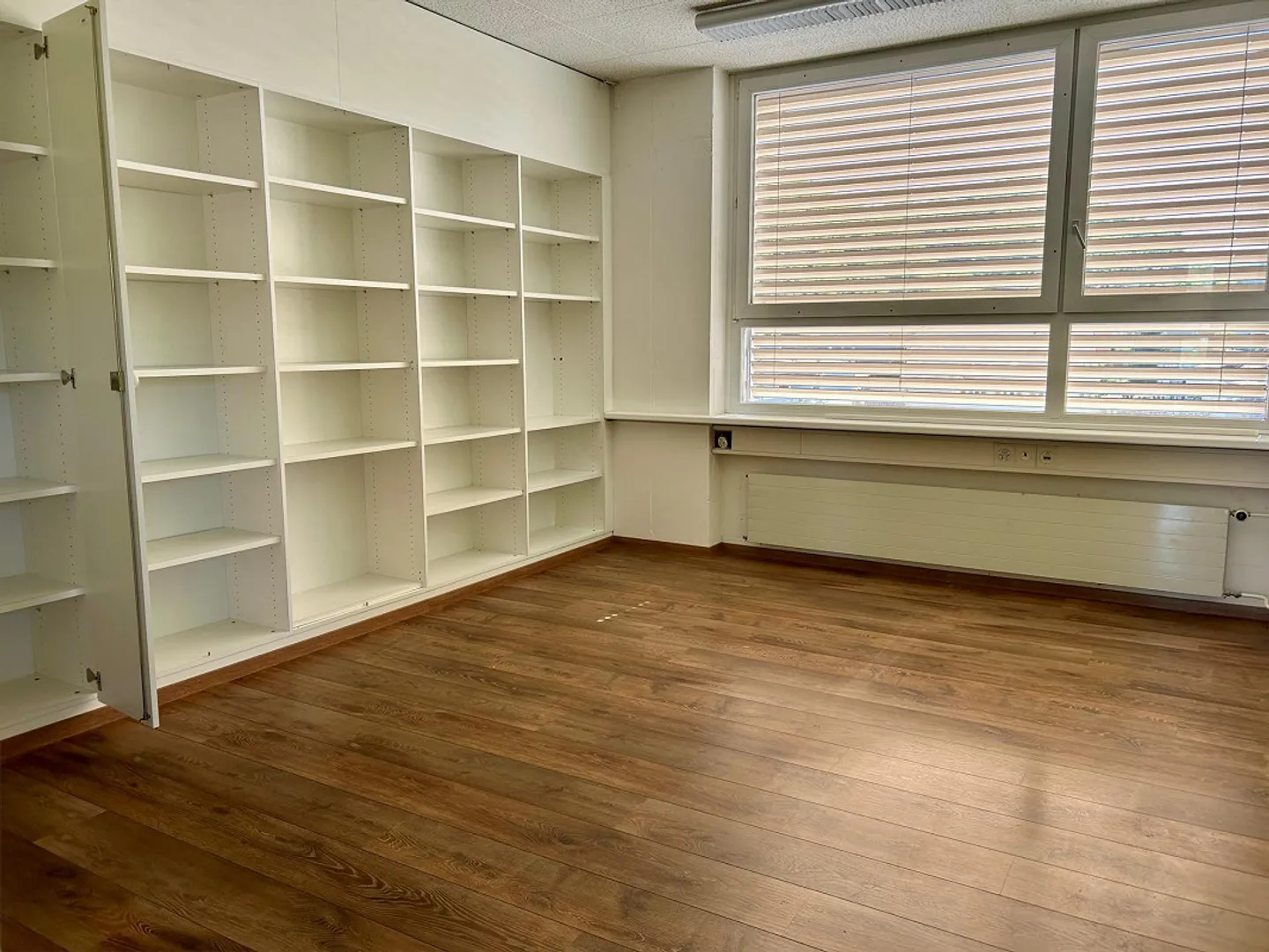 Spazio commerciale di circa 67m2 in affitto - Foto 3 di 7