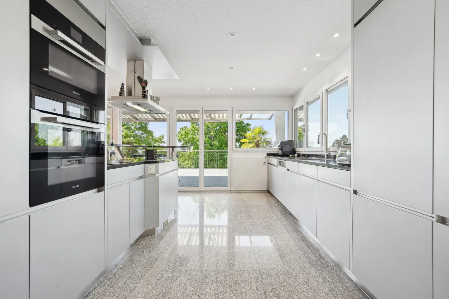 Vista montagna e libertà: lussuosa maisonette 6.5 con terrazza di 160 m2 - Foto 2 di 18