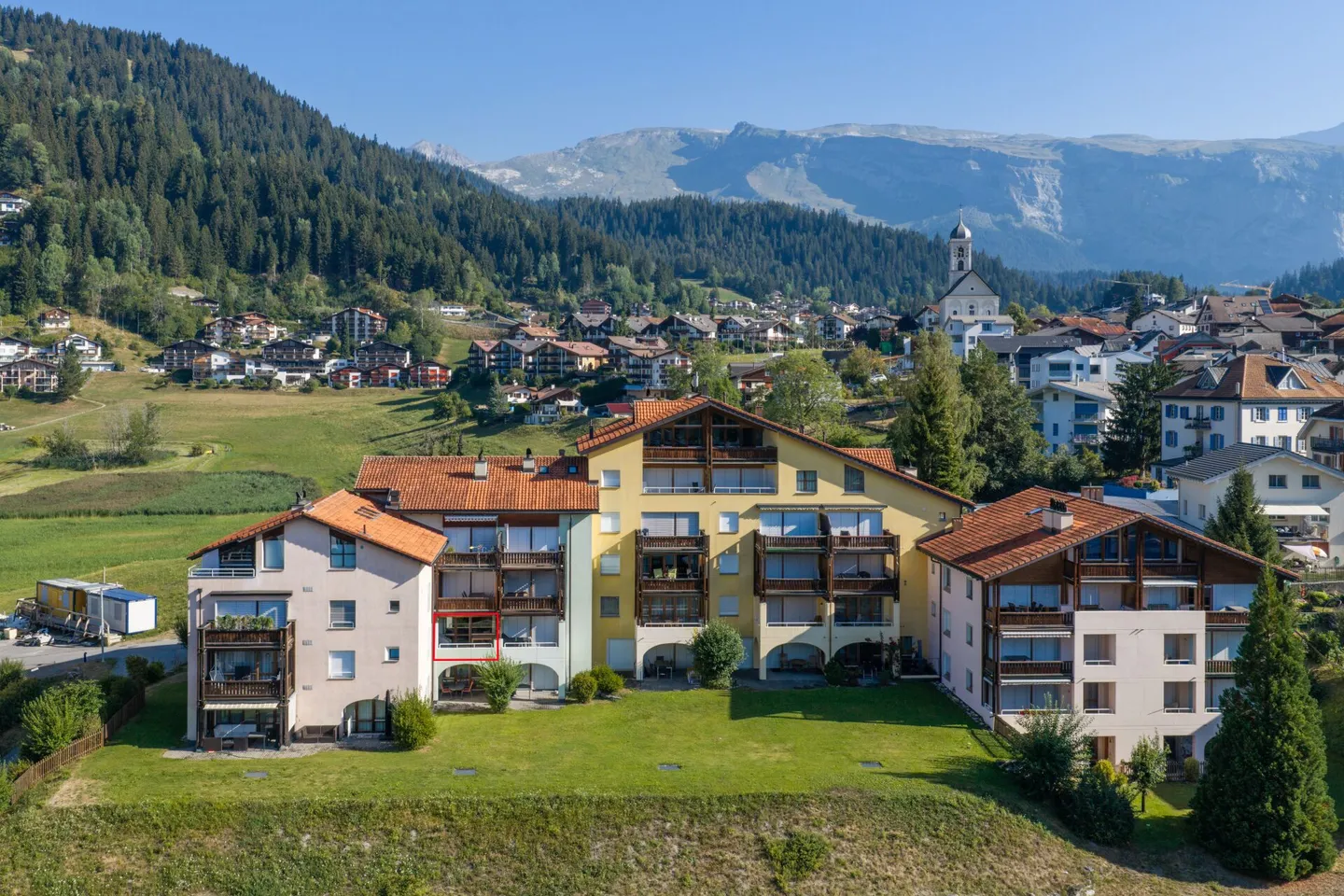 Charmante Wohnung in Laax - Foto 1 von 16