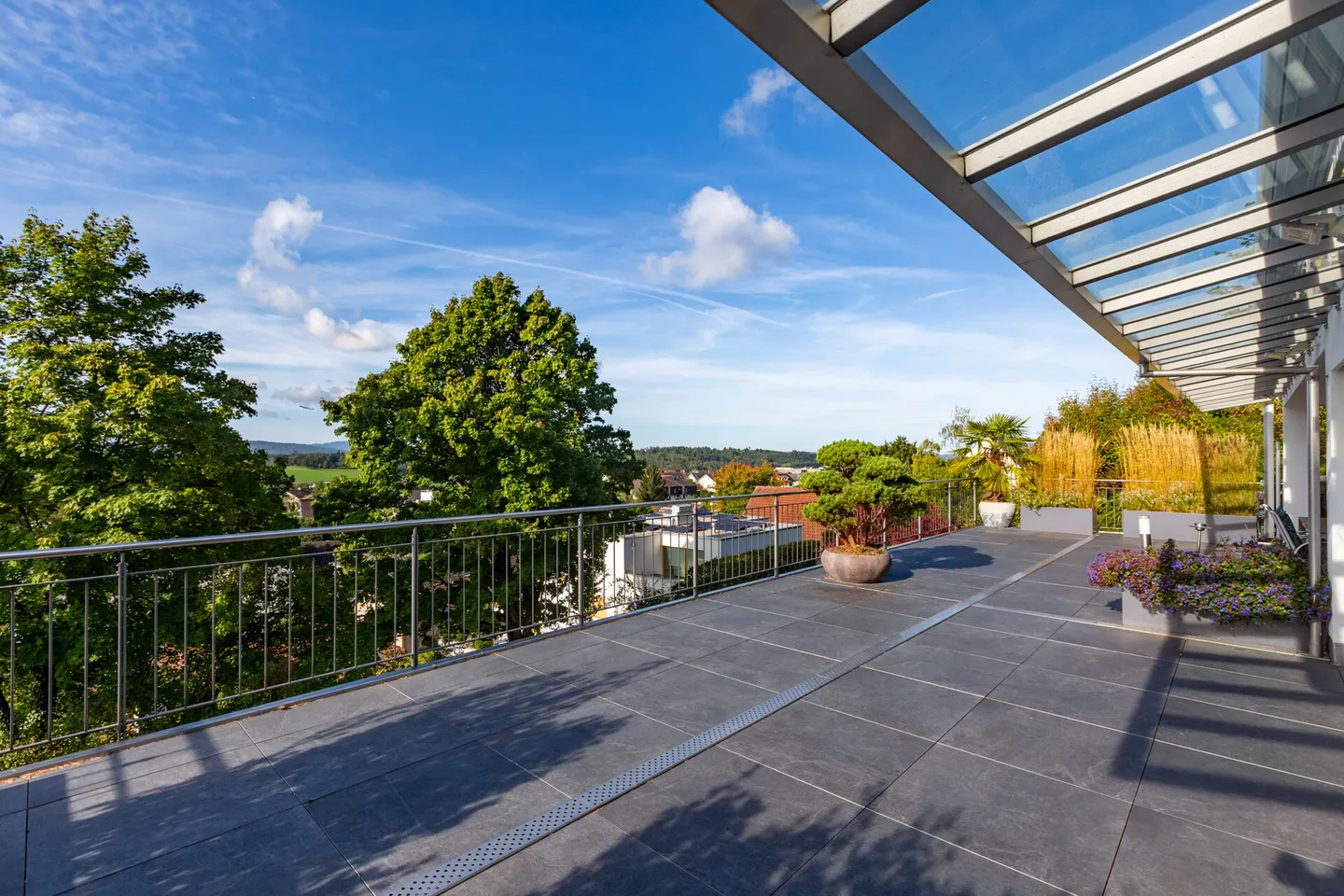 Vista montagna e libertà: lussuosa maisonette 6.5 con terrazza di 160 m2 - Foto 5 di 18