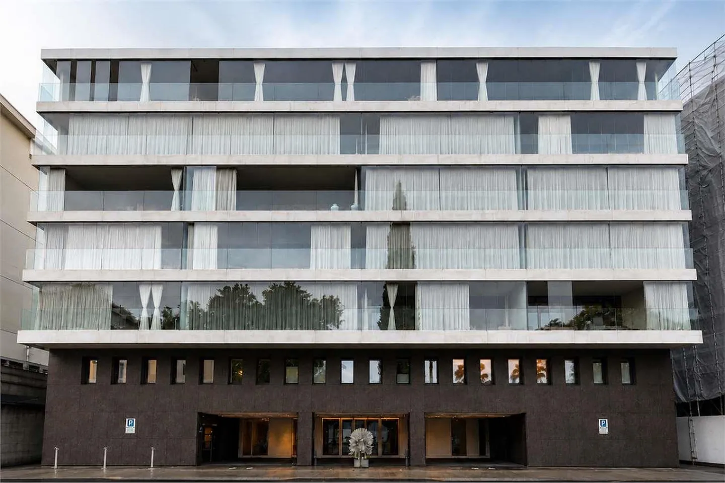 Elegante 3.5 locali in prestigiosa residenza nel cuore di Lugano - Foto 1 von 12