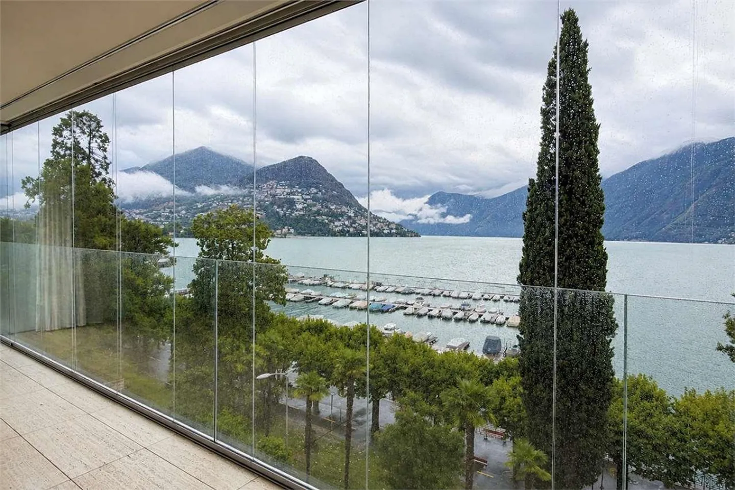 Elegante 3.5 locali in prestigiosa residenza nel cuore di Lugano - Foto 2 von 12