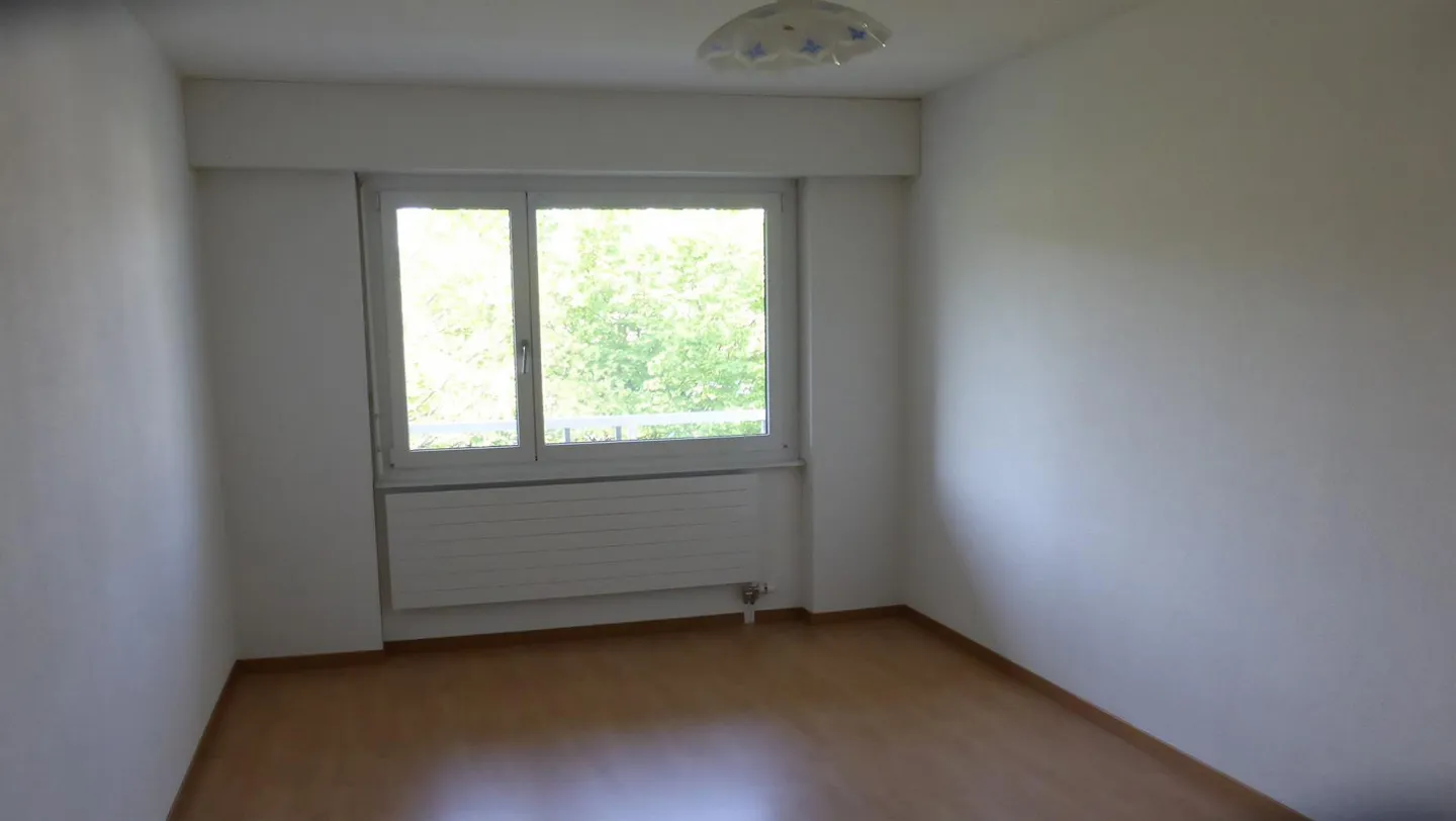 Grosszügige 2.5-Zimmerwohnung mit Balkon in Ostermundigen - Foto 6 di 9