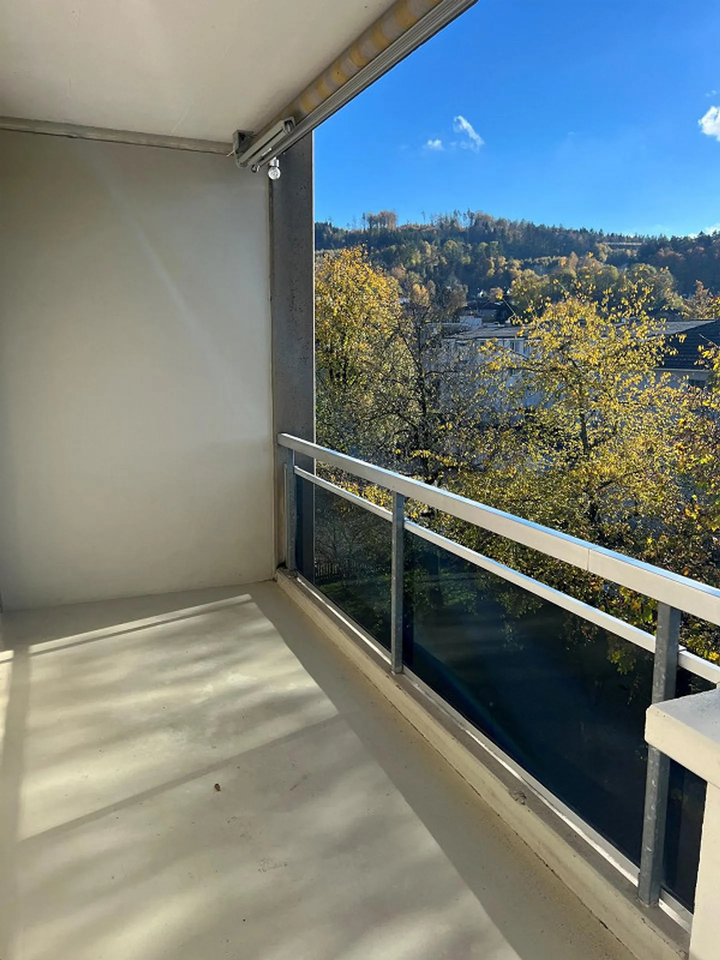 Grosszügige 2.5-Zimmerwohnung mit Balkon in Ostermundigen - Foto 7 di 9