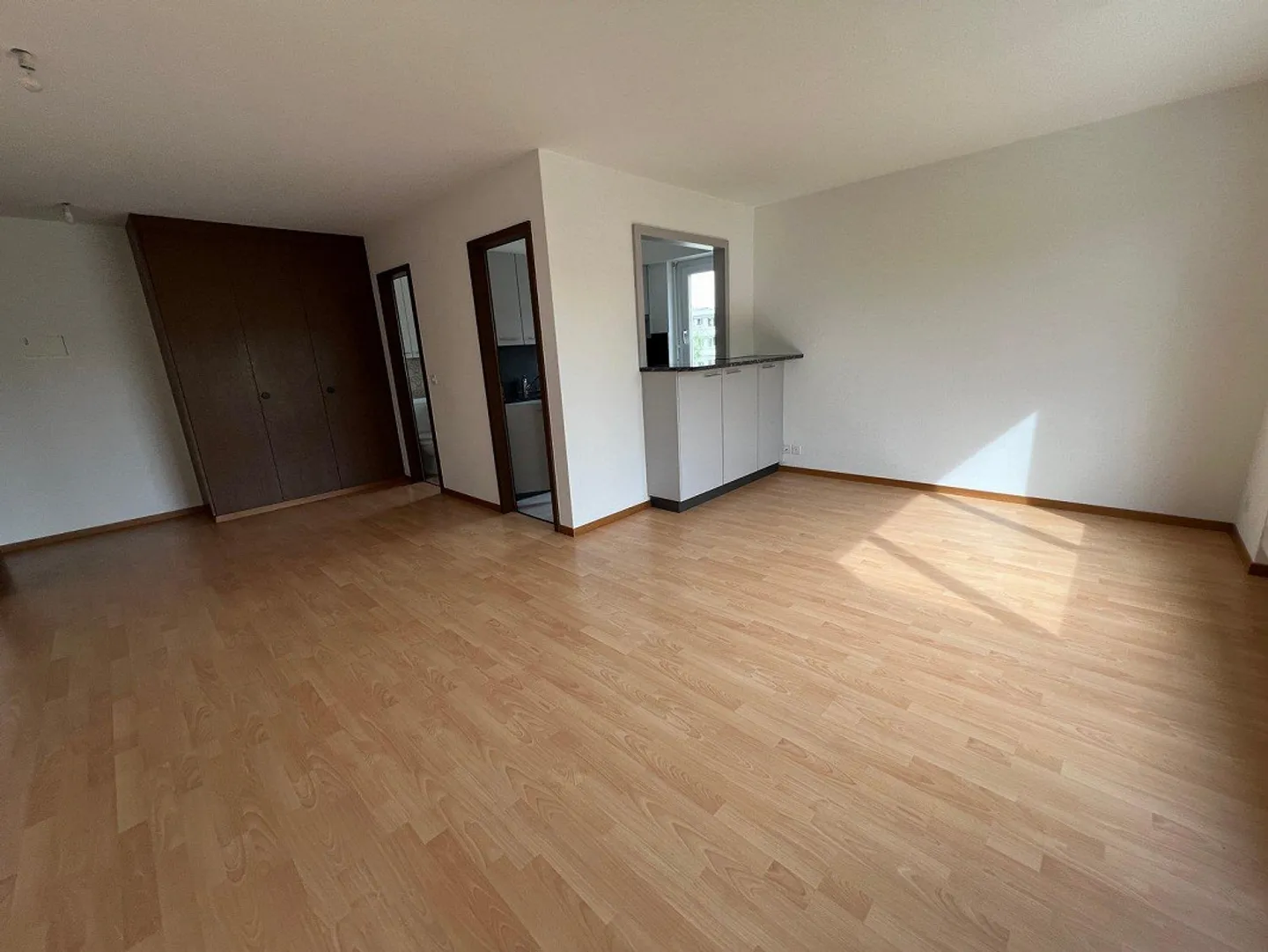 Grosszügige 2.5-Zimmerwohnung mit Balkon in Ostermundigen - Foto 2 di 9