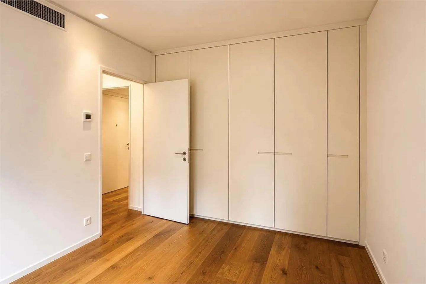 Elegante 3.5 locali in prestigiosa residenza nel cuore di Lugano - Foto 11 von 12