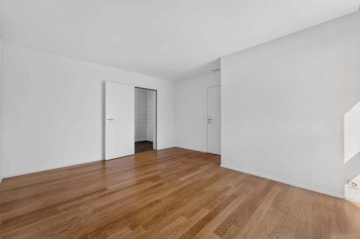 Appartement spacieux et lumineux de 5,5 pièces avec grande terrasse - Photo 8 sur 27