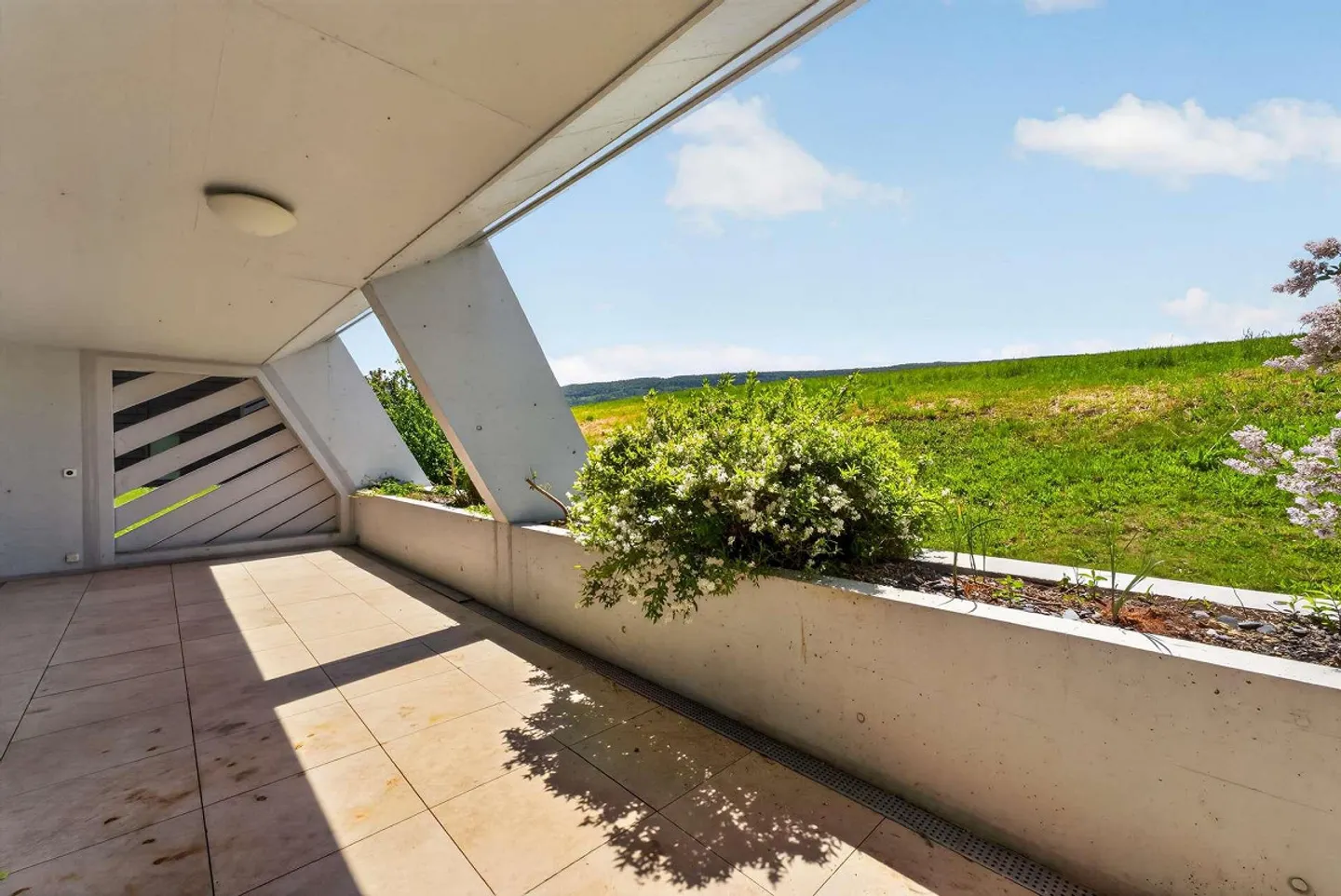 Appartement spacieux et lumineux de 5,5 pièces avec grande terrasse - Photo 9 sur 27