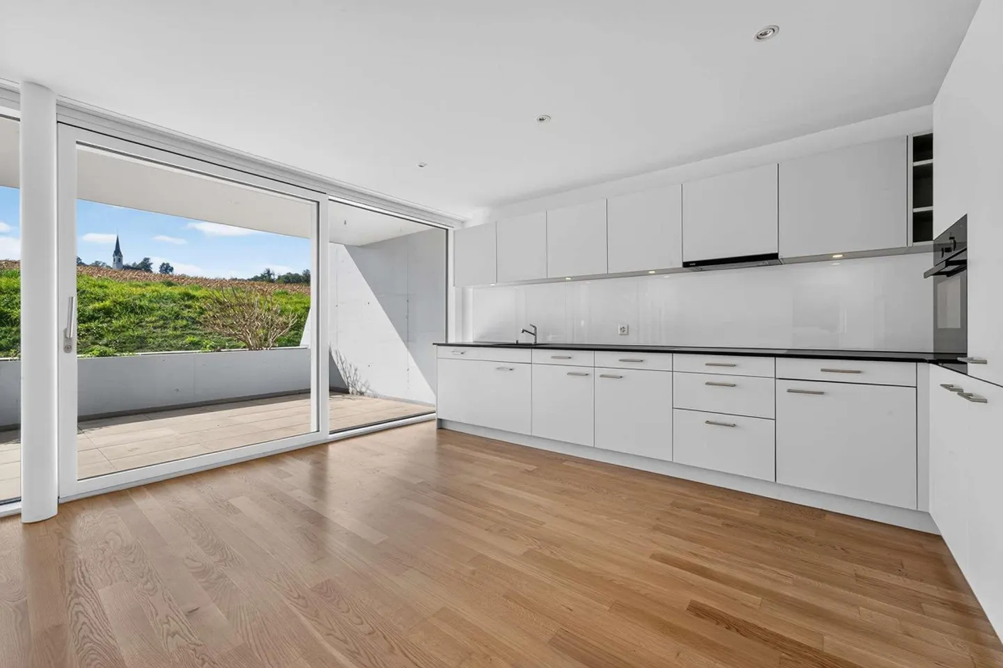 Appartement spacieux et lumineux de 5,5 pièces avec grande terrasse - Photo 4 sur 27