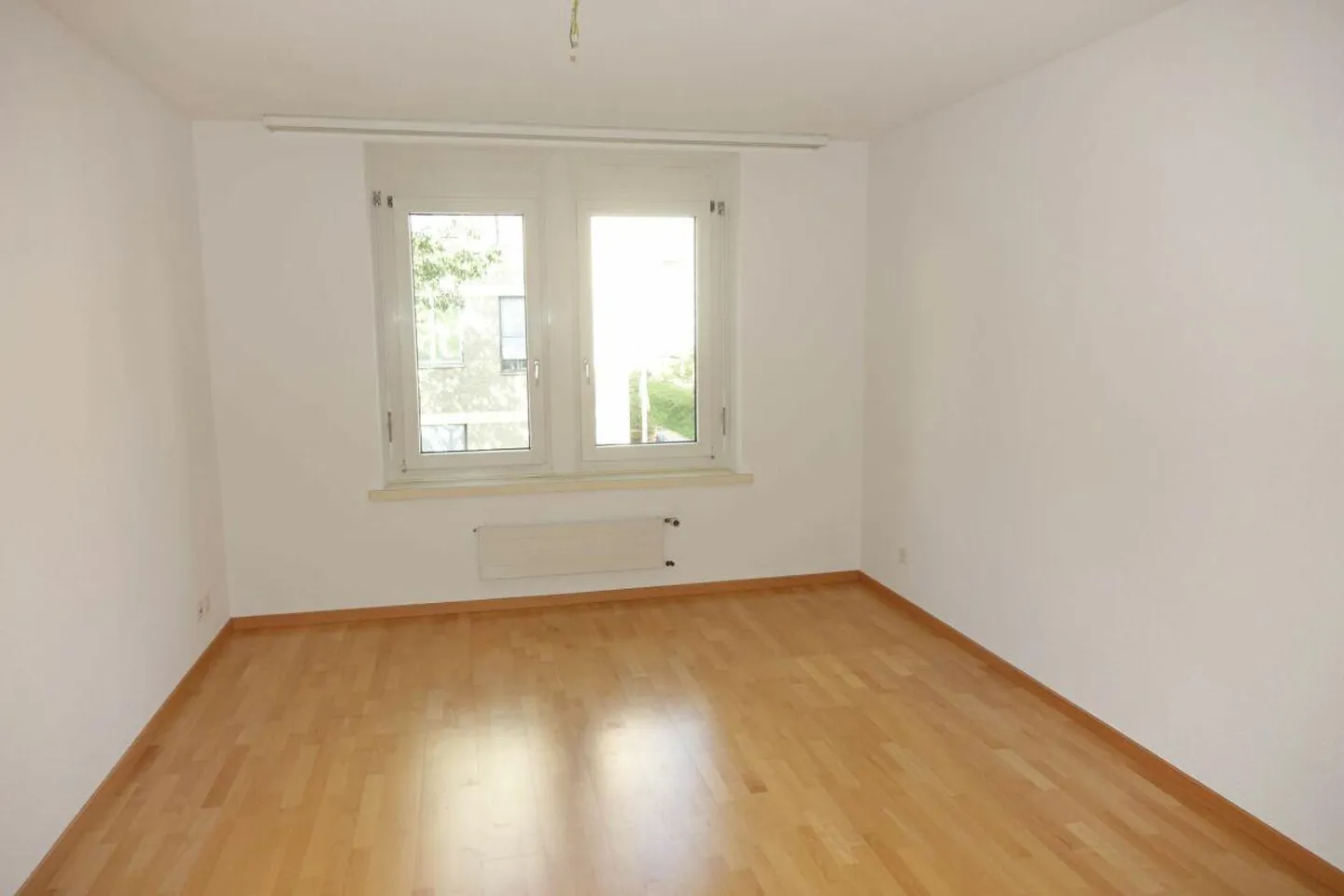 appartement fraîchement rénové avec un grand balcon - Photo 5 sur 9