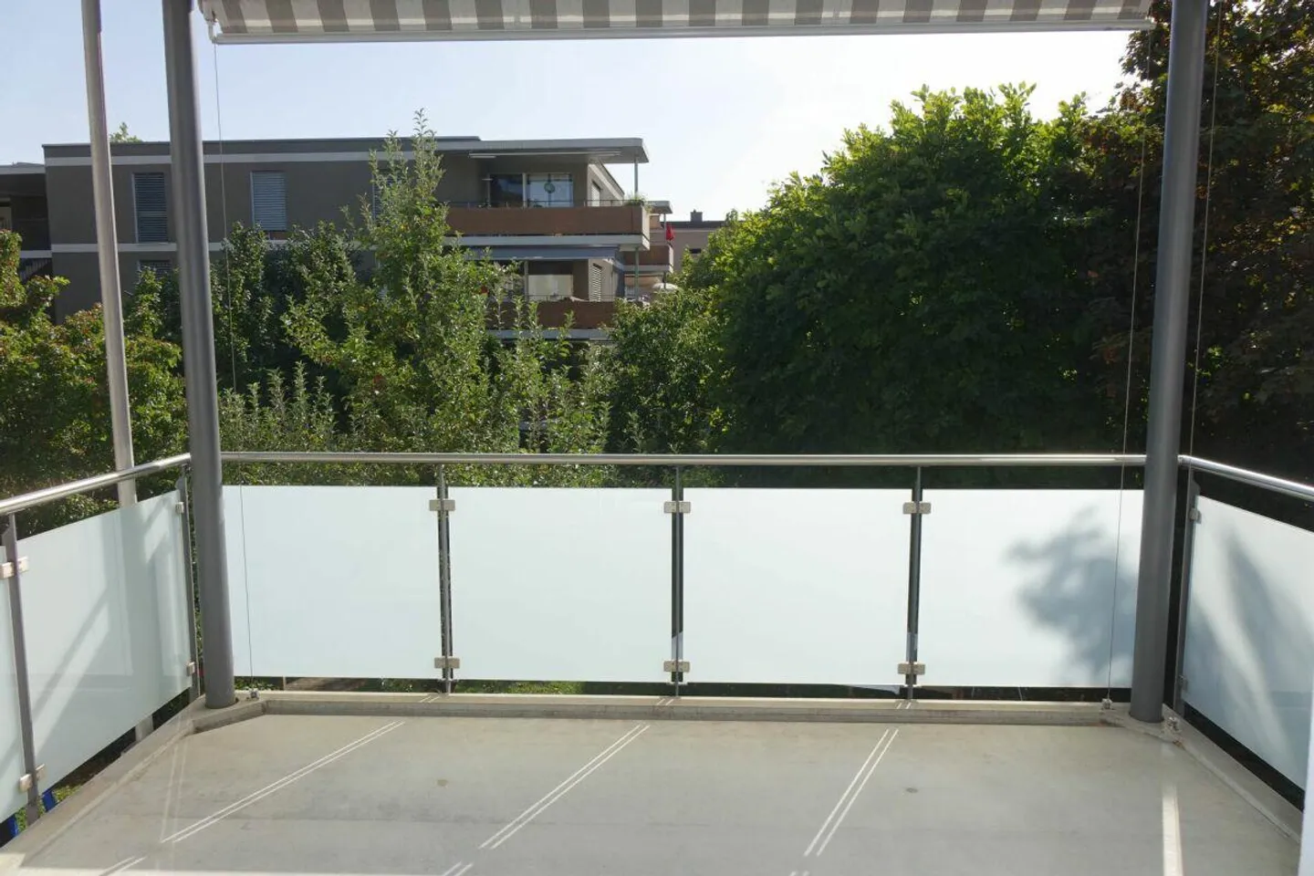 appartement fraîchement rénové avec un grand balcon - Photo 6 sur 9