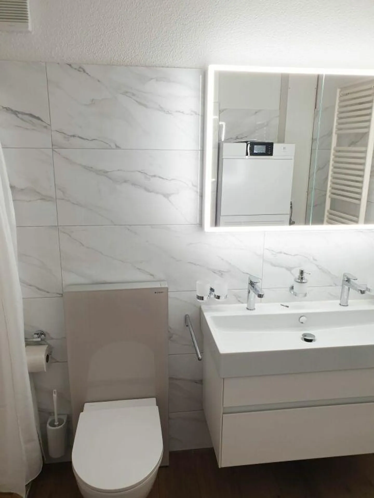 appartement fraîchement rénové avec un grand balcon - Photo 7 sur 9
