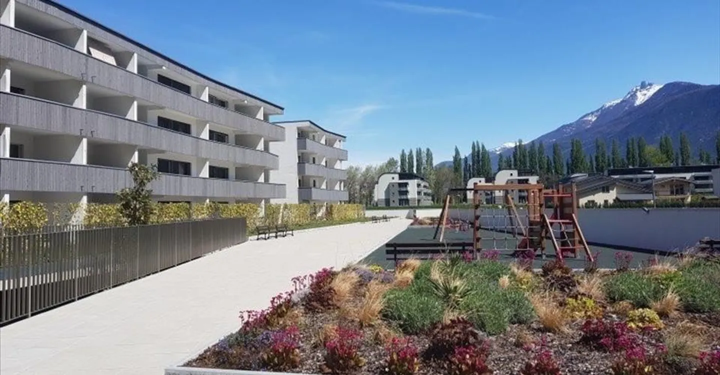 This outdoor parking space is waiting for you - Photo 1 of 2