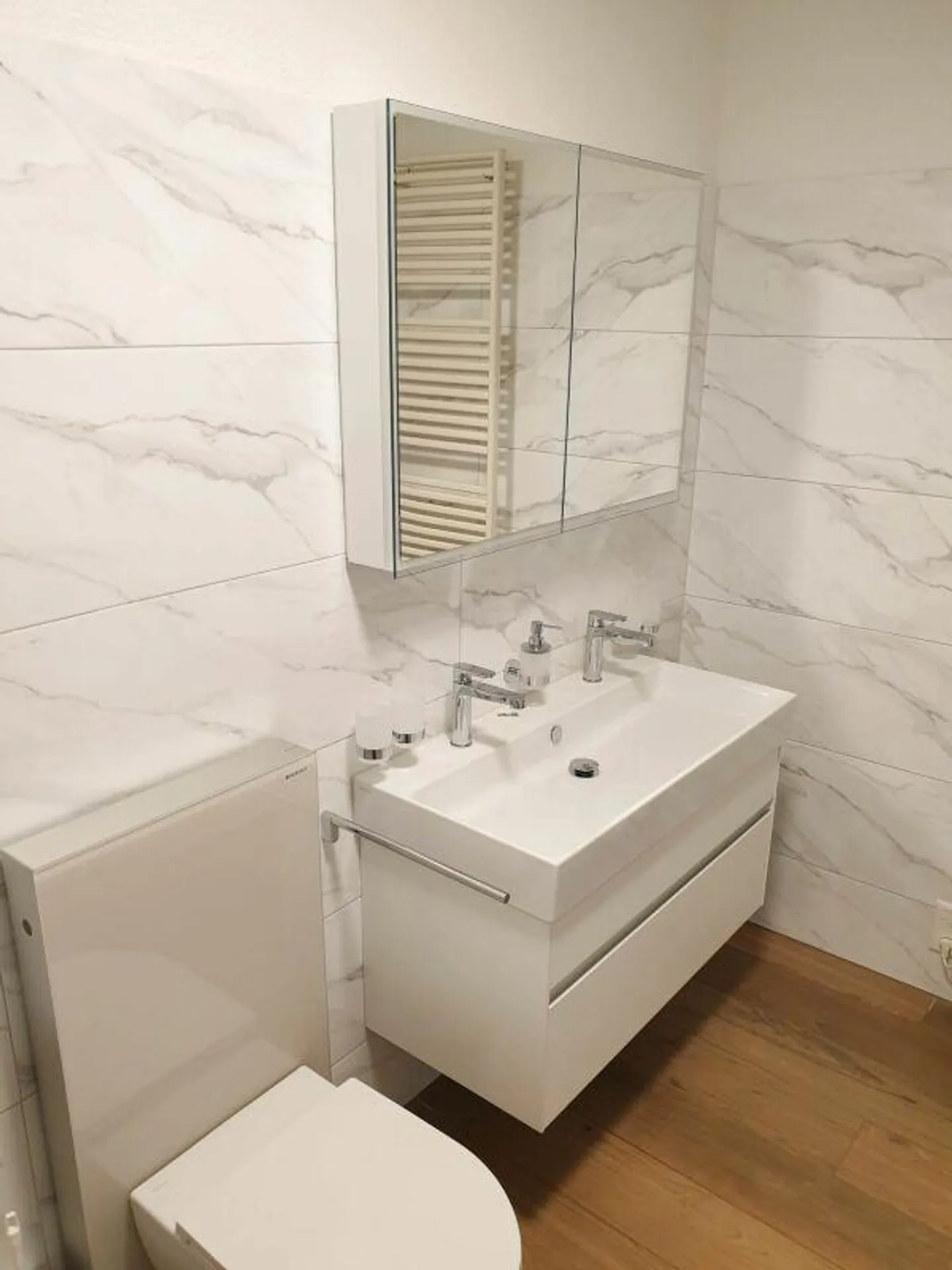 appartement fraîchement rénové avec un grand balcon - Photo 8 sur 9