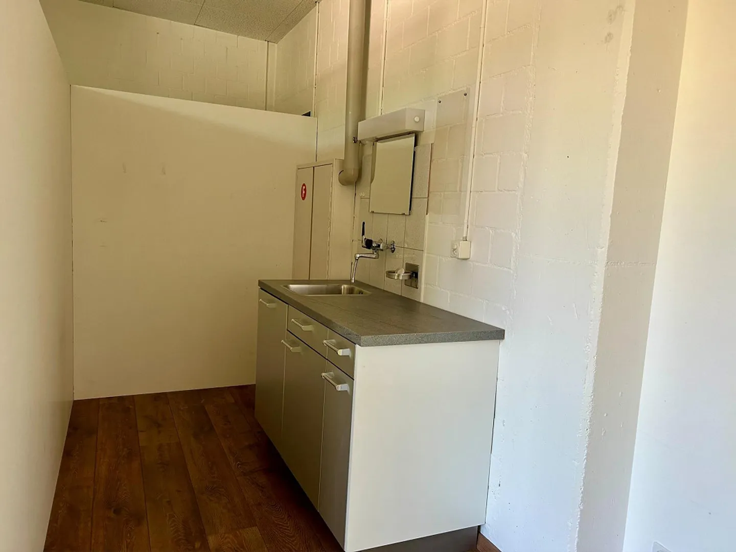 Spazio commerciale di circa 67m2 in affitto - Foto 6 di 7