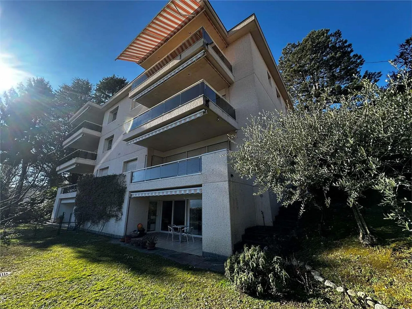 Ref. 2645 Elegant residential house of 400 m² with lake view in Lugano - Photo 2 of 13
