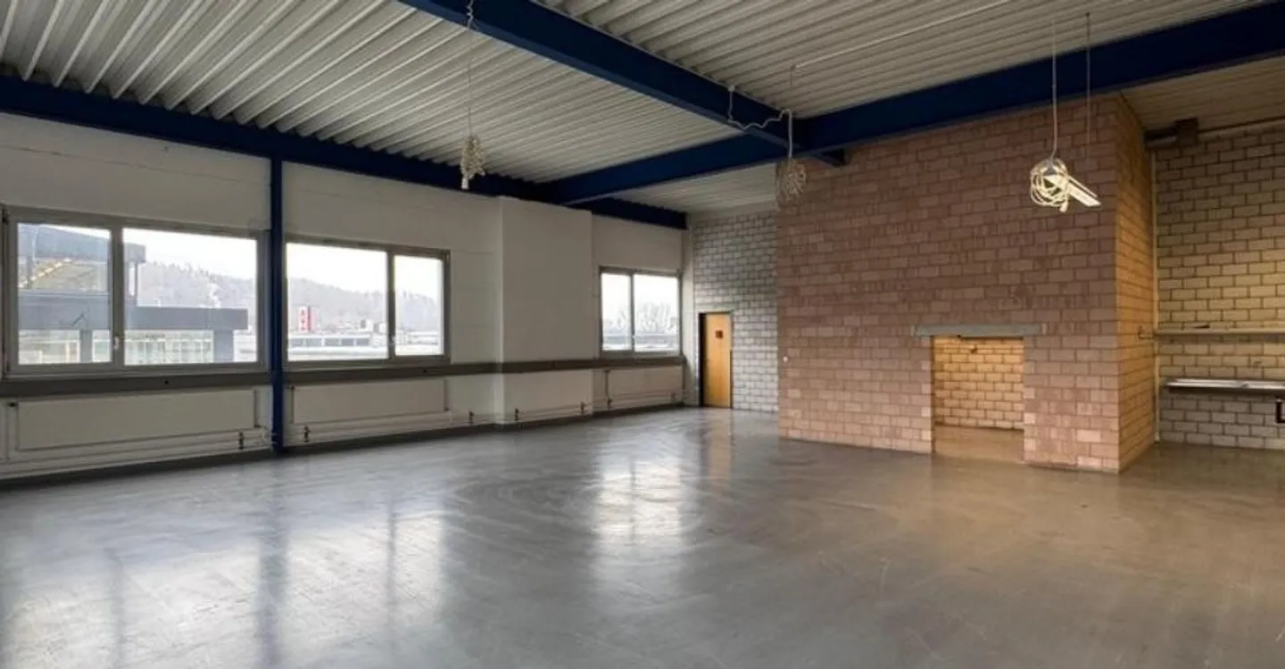 Commercial space for rent / Surface commercial à louer ! - Photo 2 of 9