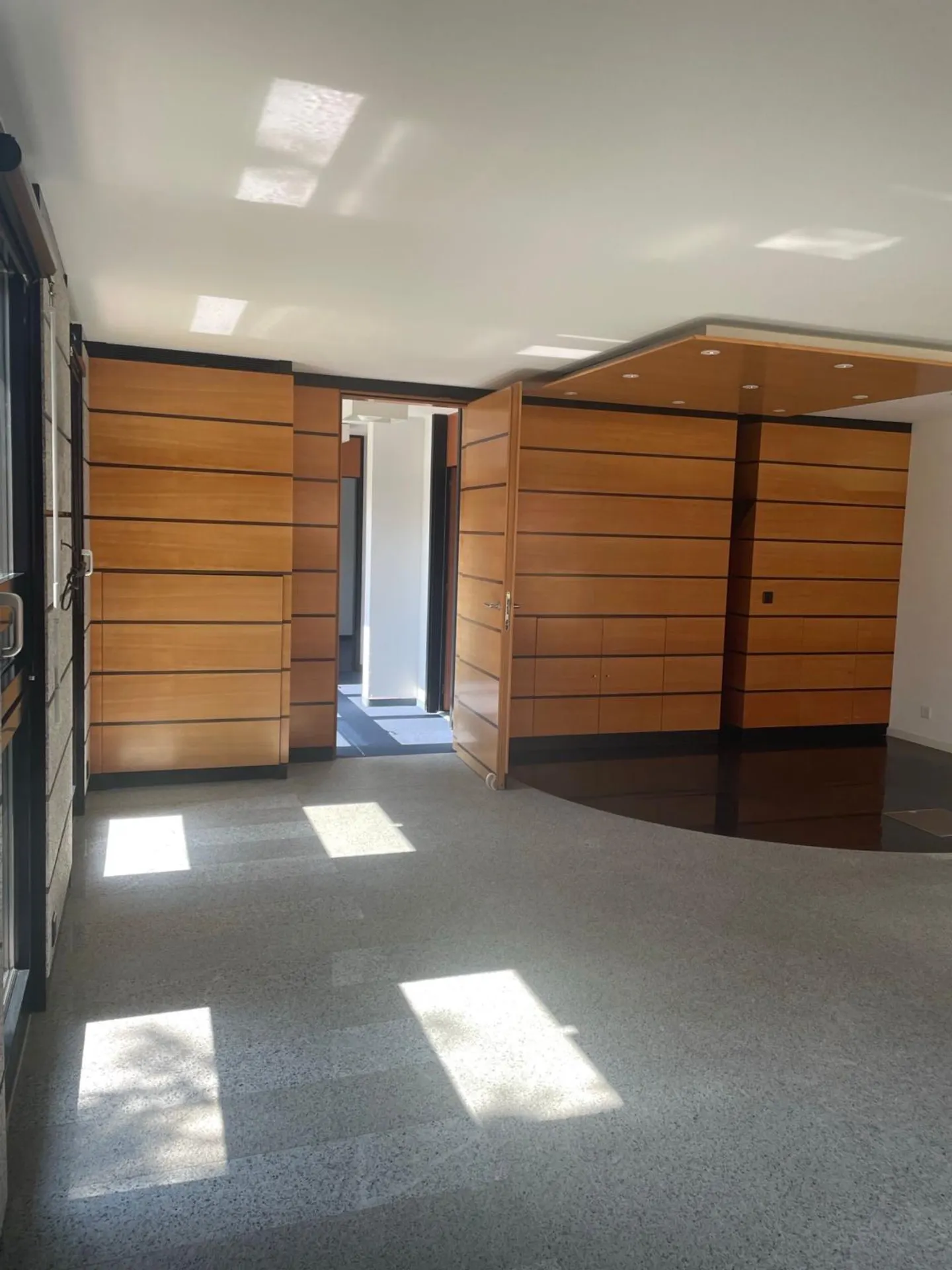 Spazio Commerciale Moderno a Nyon - Foto 7 di 12