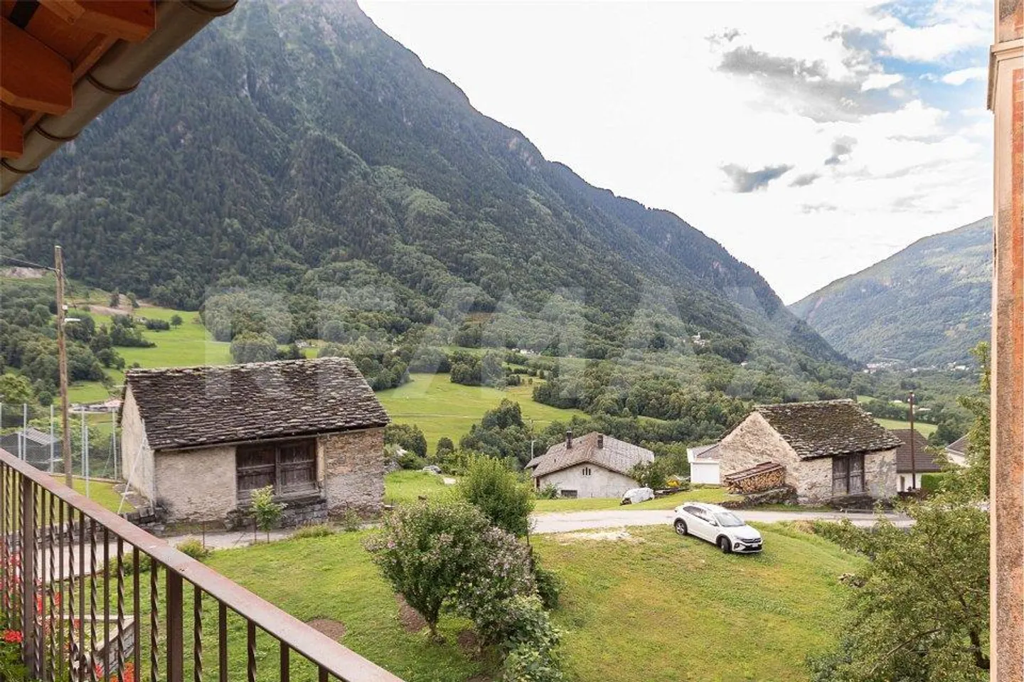 Casa con giardino e atelier - Foto 9 di 13