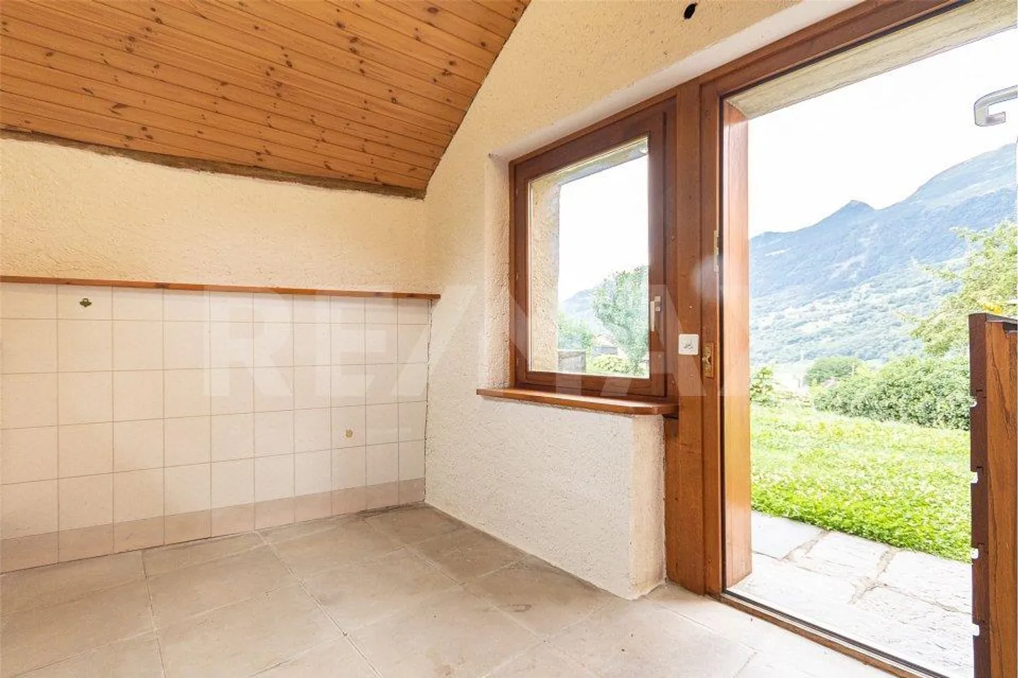 Casa con giardino e atelier - Foto 12 di 13