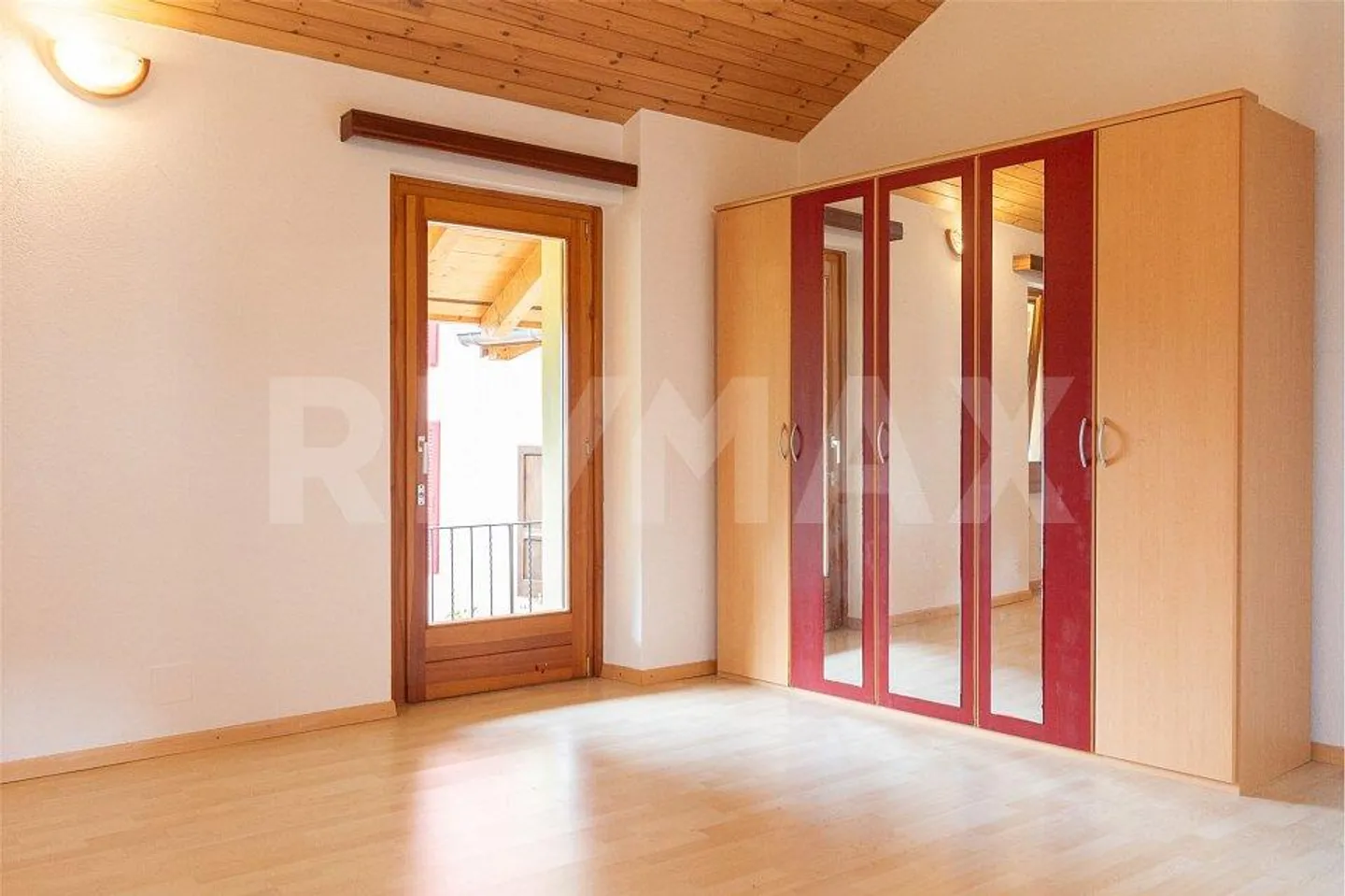 Casa con giardino e atelier - Foto 7 di 13