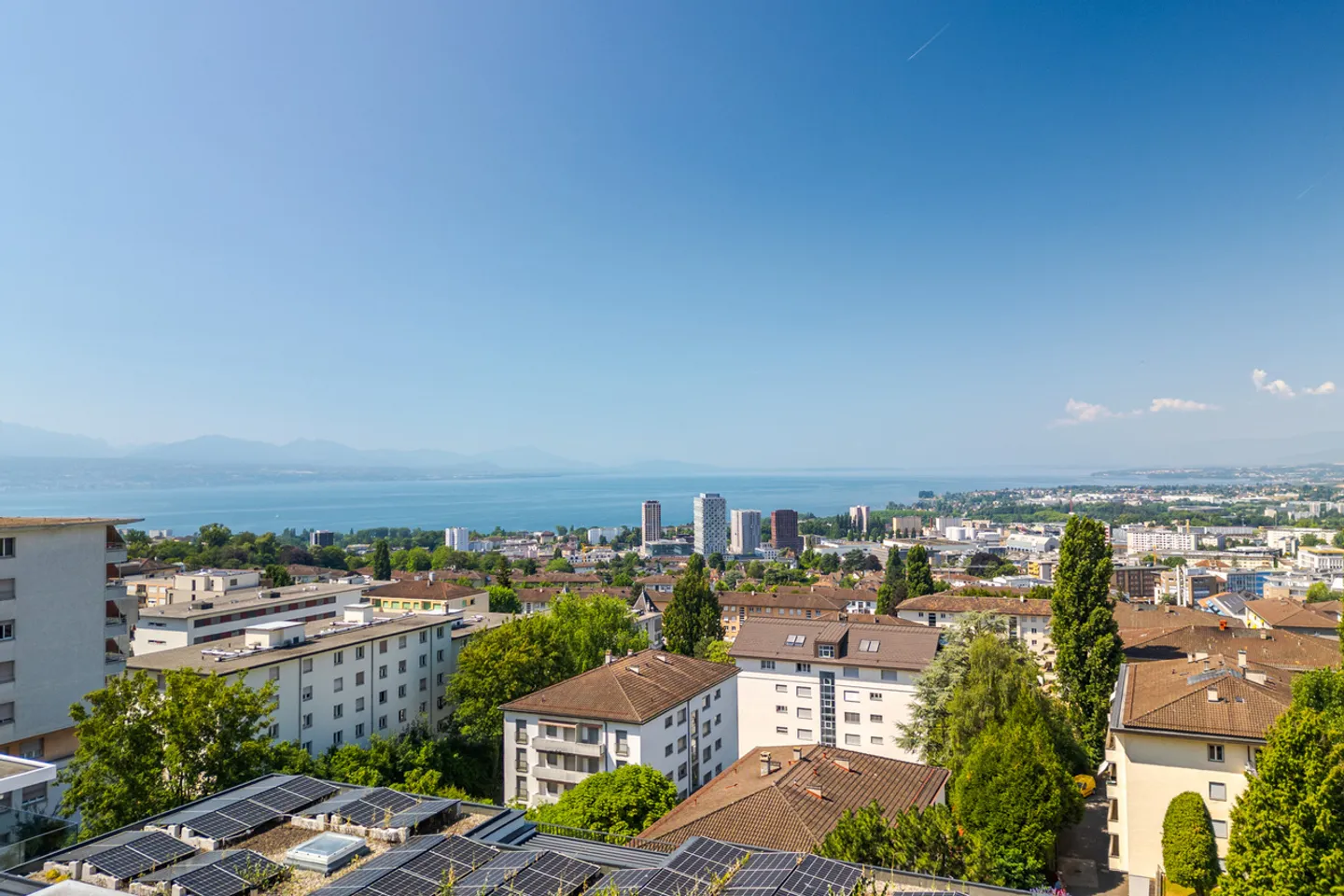 Beautiful 4.5-room apartment with large balcony overlooking the lake - Photo 8 of 16