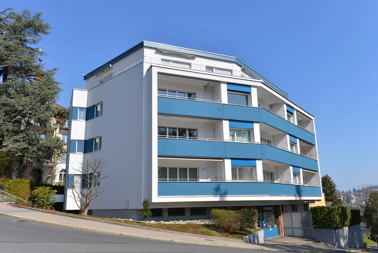 Centro commerciale con generosa planimetria - Foto 1 di 11