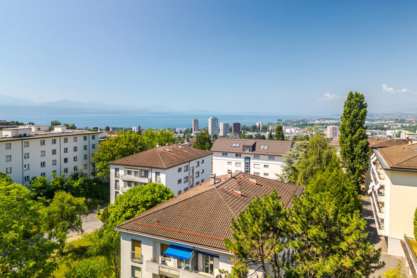 Beautiful 4.5-room apartment with large balcony overlooking the lake - Photo 9 of 16