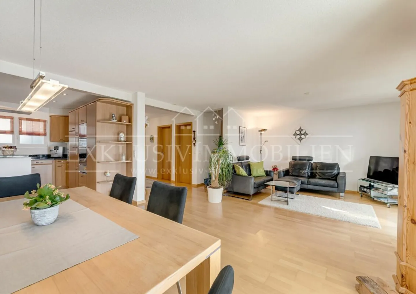 House with plenty of light and charm - Photo 2 of 9