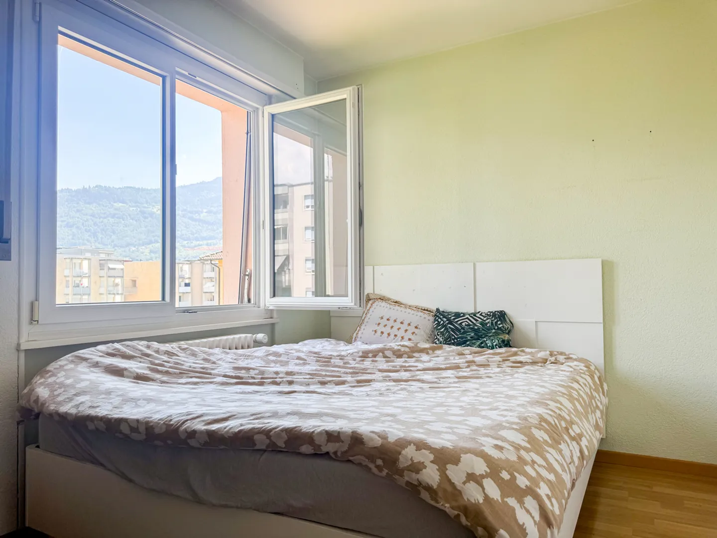 Charming Penthouse in Monthey - Photo 10 of 18