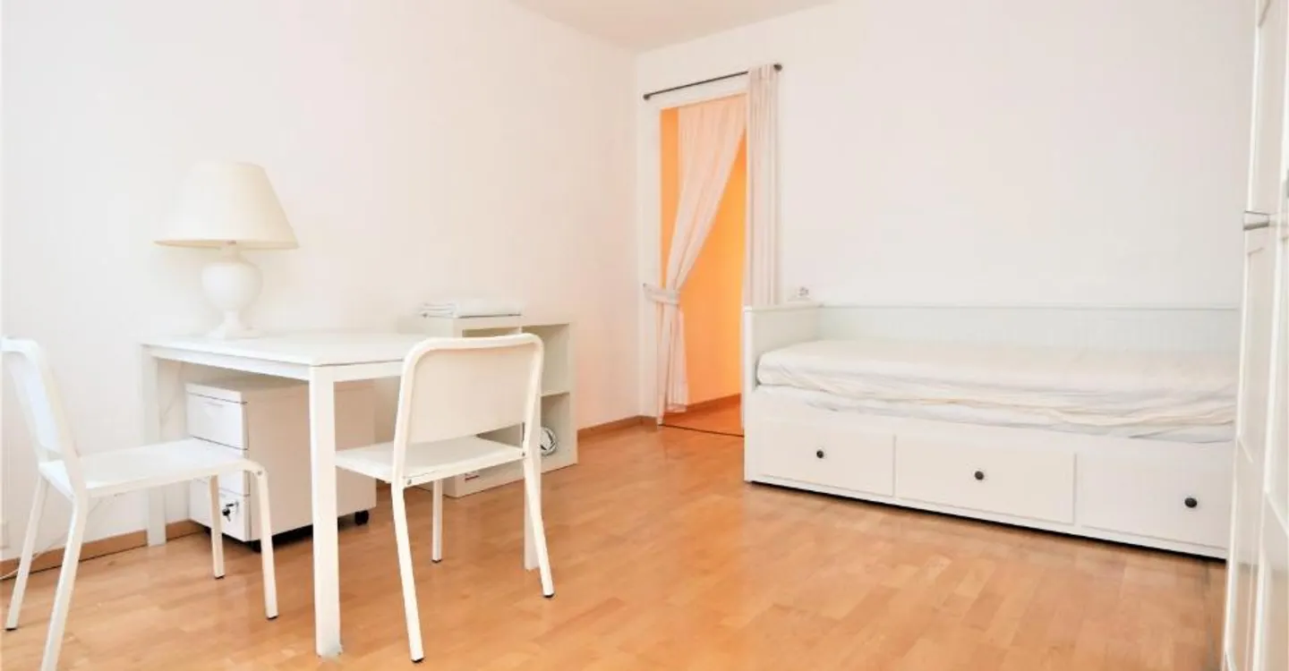 Furnished studio near the Old Town - Photo 6 of 9