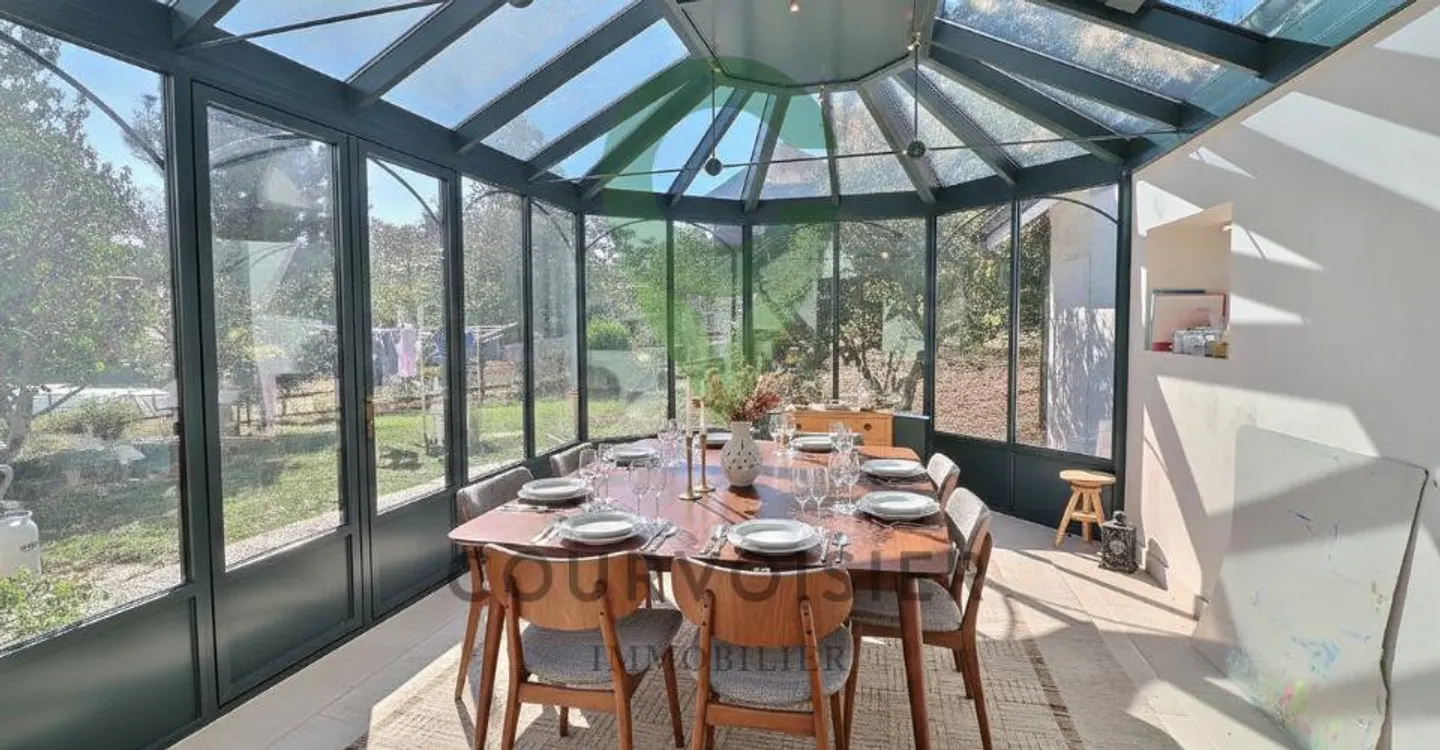 Außergewöhnliche Villa mit herrlichem Blick - Foto 1 von 11