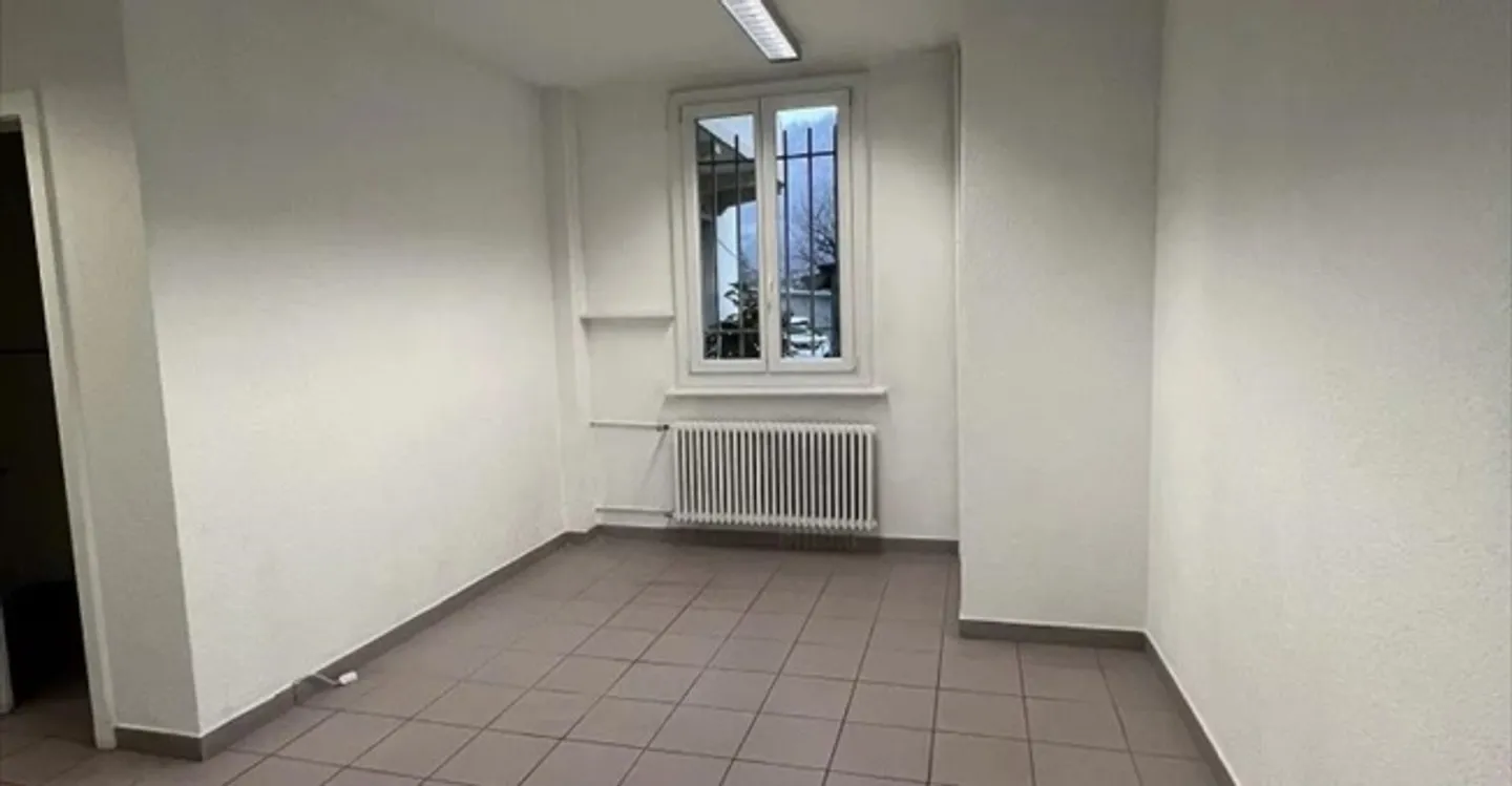 Shop for rent - Photo 7 of 8