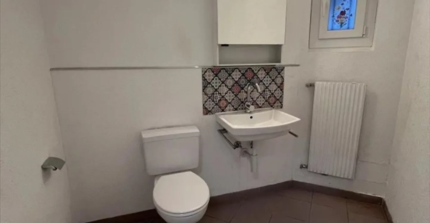 Shop for rent - Photo 1 of 8