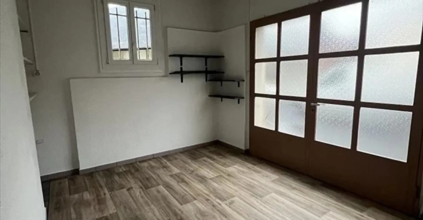 Shop for rent - Photo 3 of 8