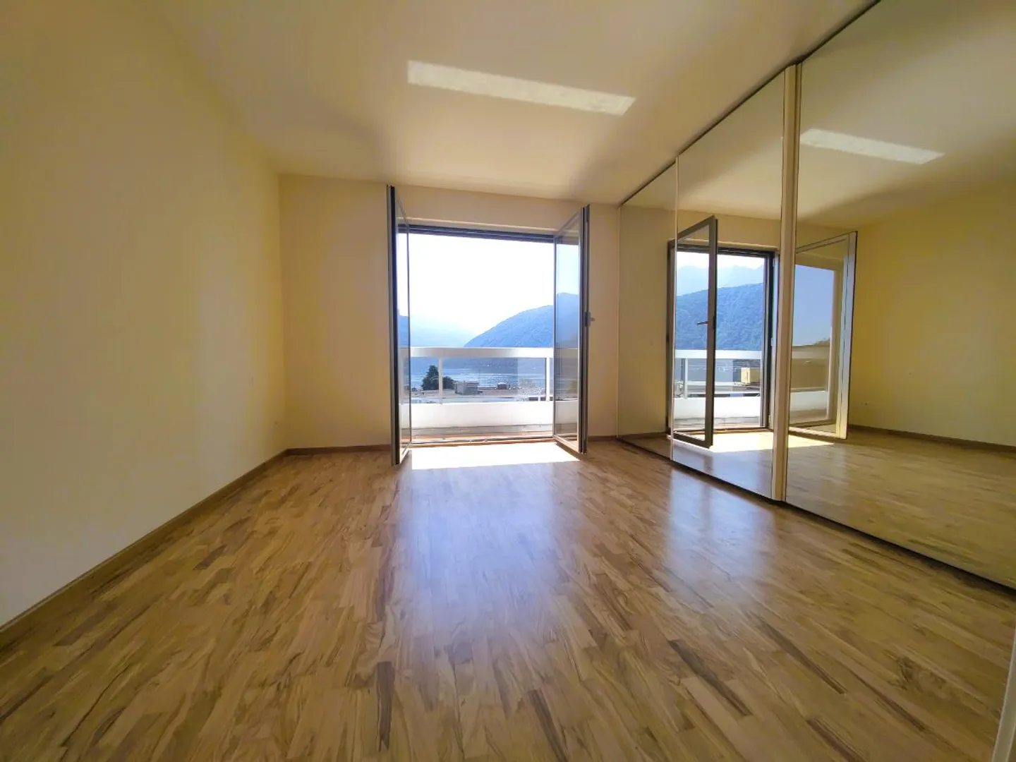 3.5 Room Penthouse Apartment - Photo 4 of 5