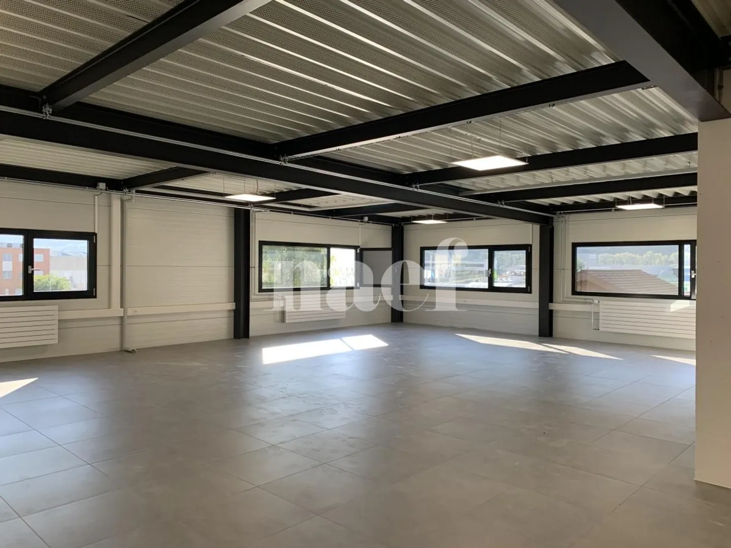 Offices of 130 m2 on the 1st floor - Photo 2 of 2