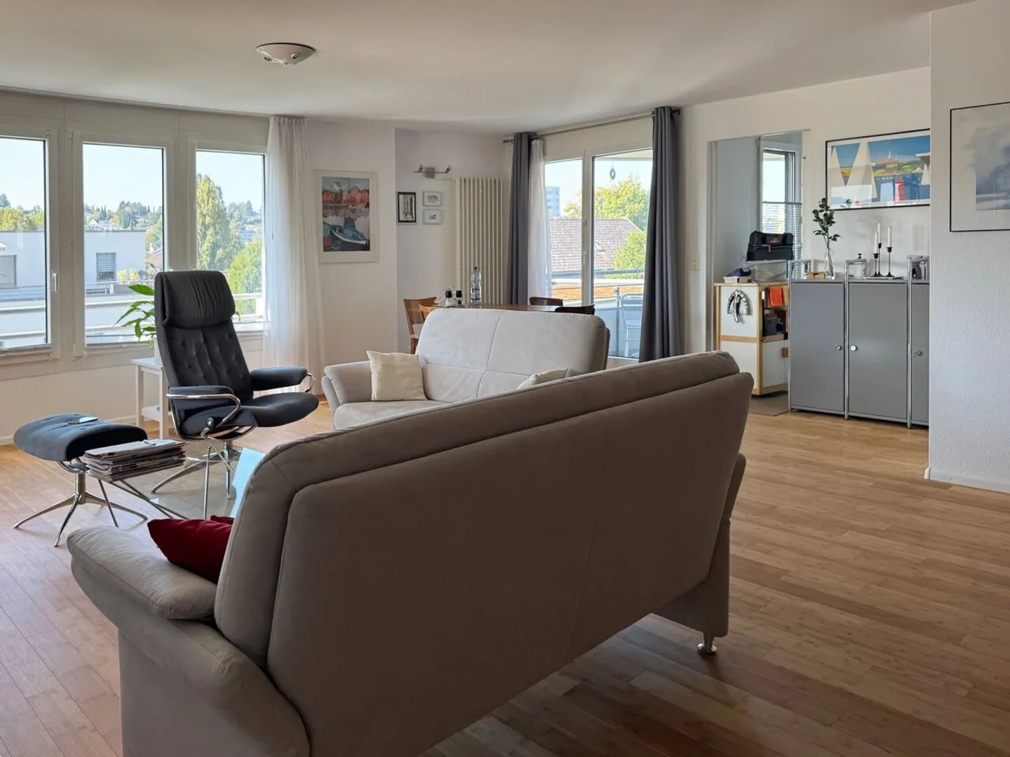 Appartement de 4,5 pièces avec salle de loisirs et place de parking AEH - Photo 3 sur 13