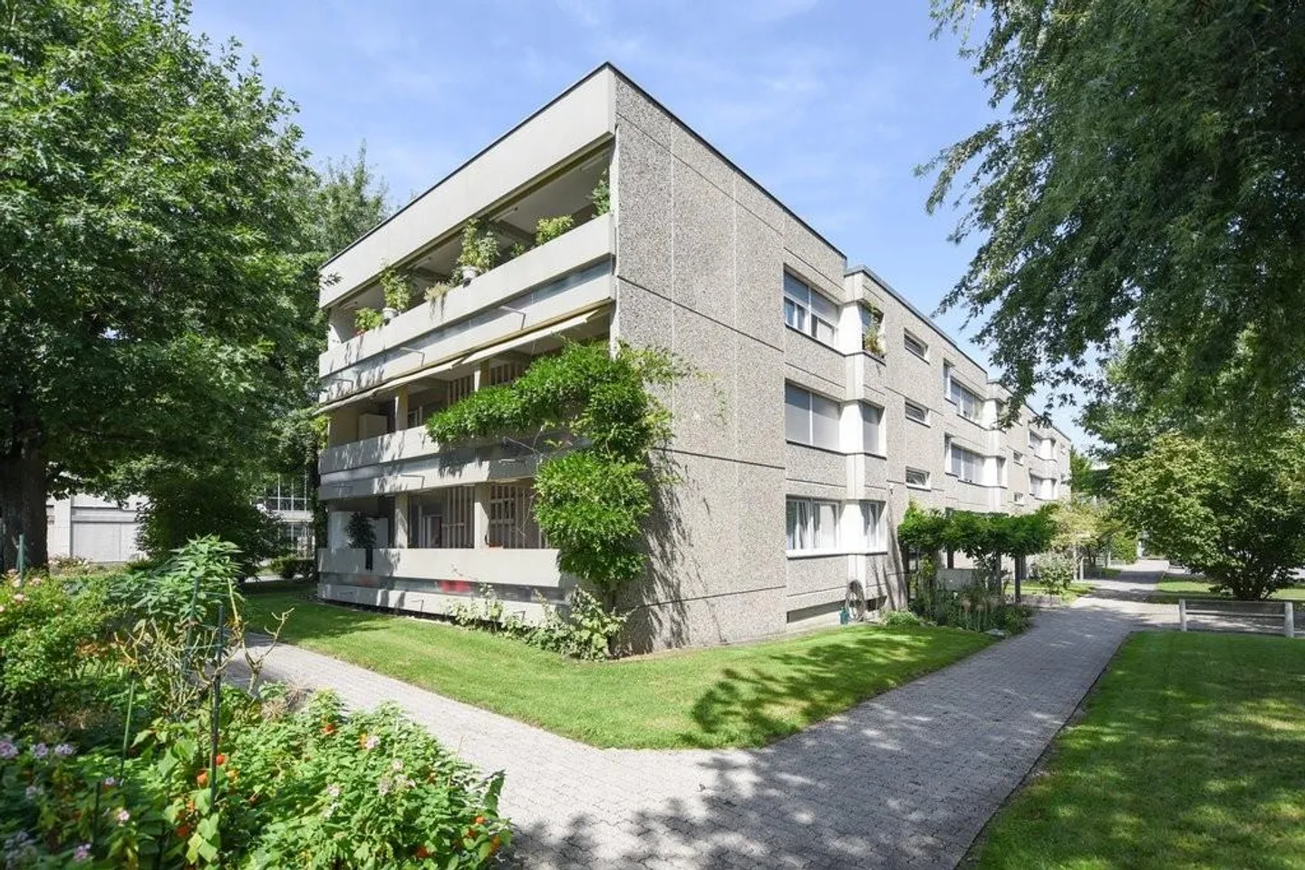 Your oasis of well-being in the heart of Ostermundigen - Photo 1 of 7