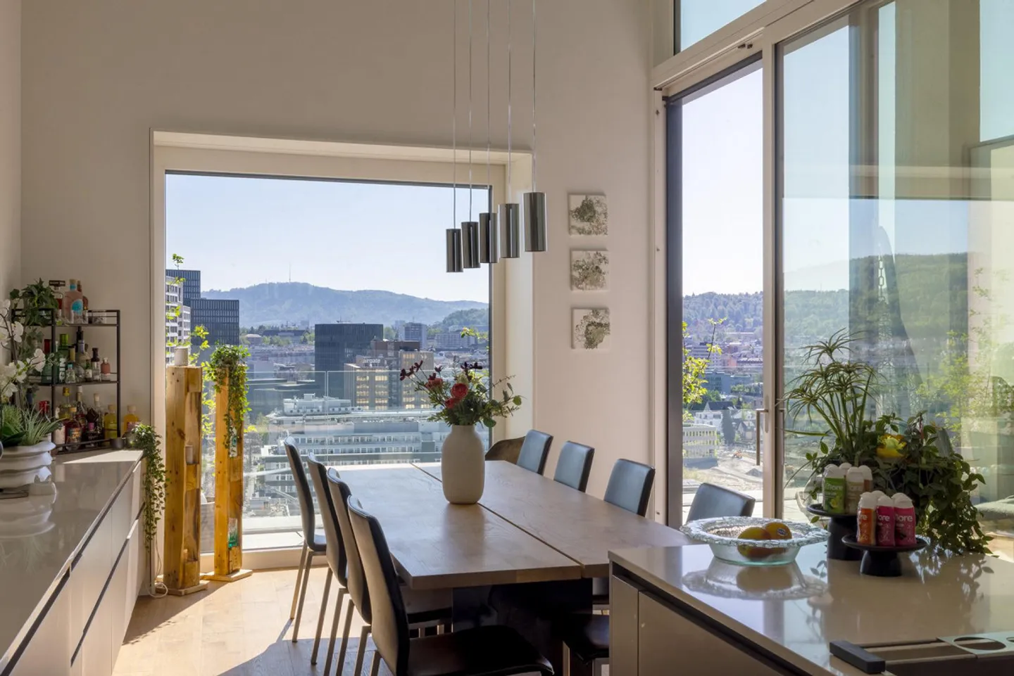 Appartement en attique de 5½ pièces impressionnant à Zurich. - Photo 2 sur 3