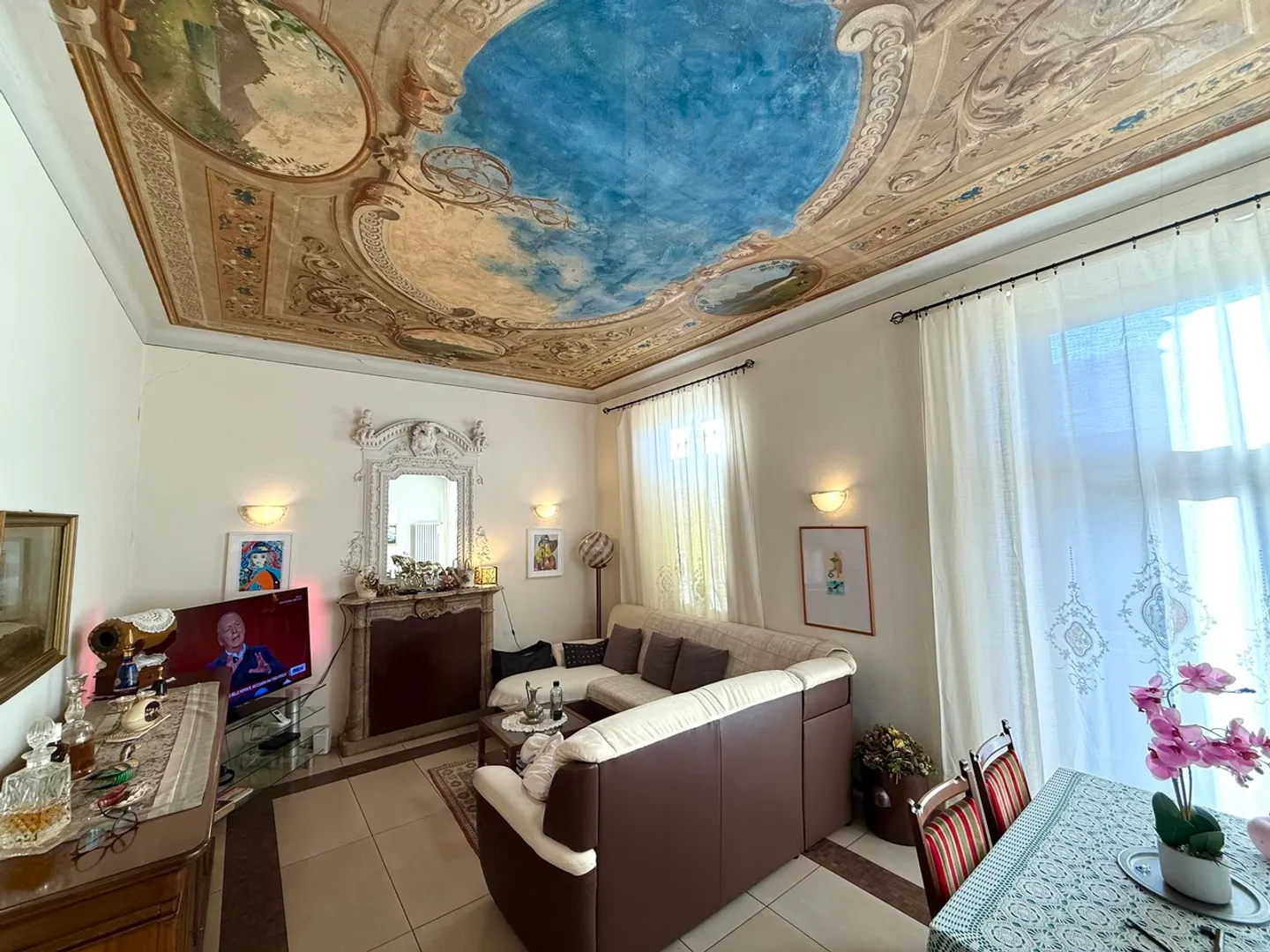 Maison d'époque avec tour et jardin au centre - Photo 4 sur 8