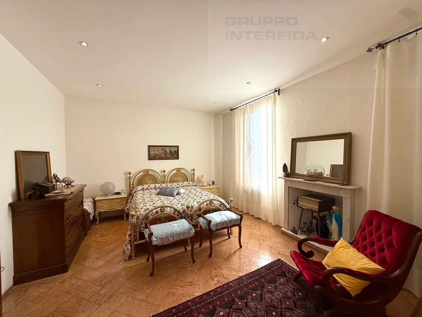 Maison d'époque avec tour et jardin au centre - Photo 5 sur 8