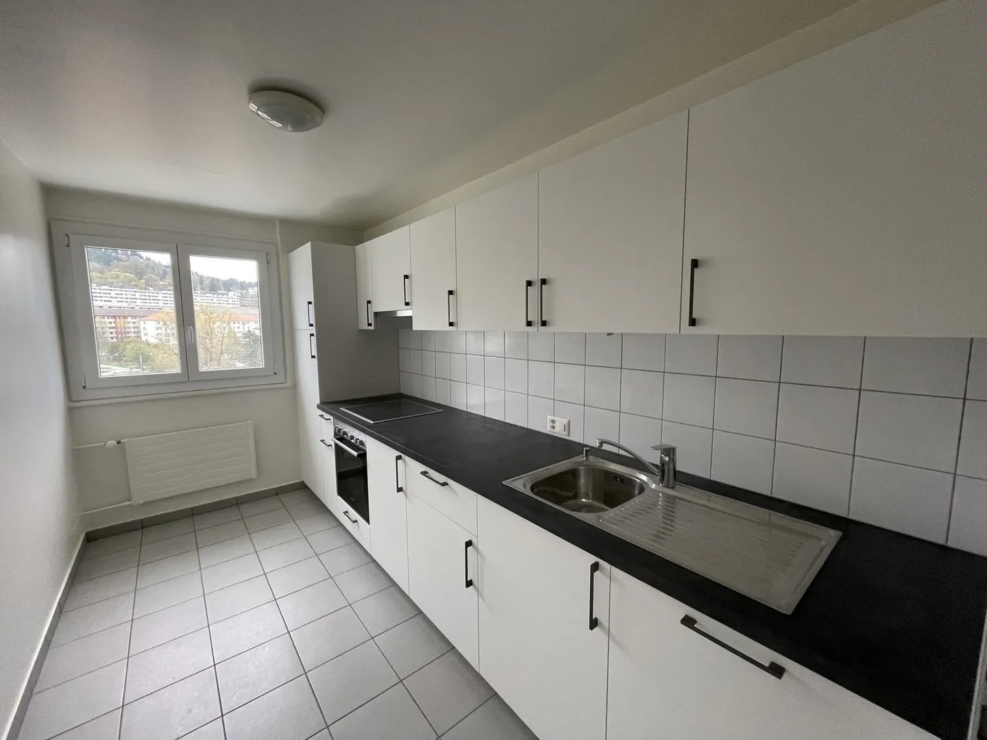 SCHÖNE KOMFORTABLE WOHNUNG MIT BALKON - Foto 1 von 8