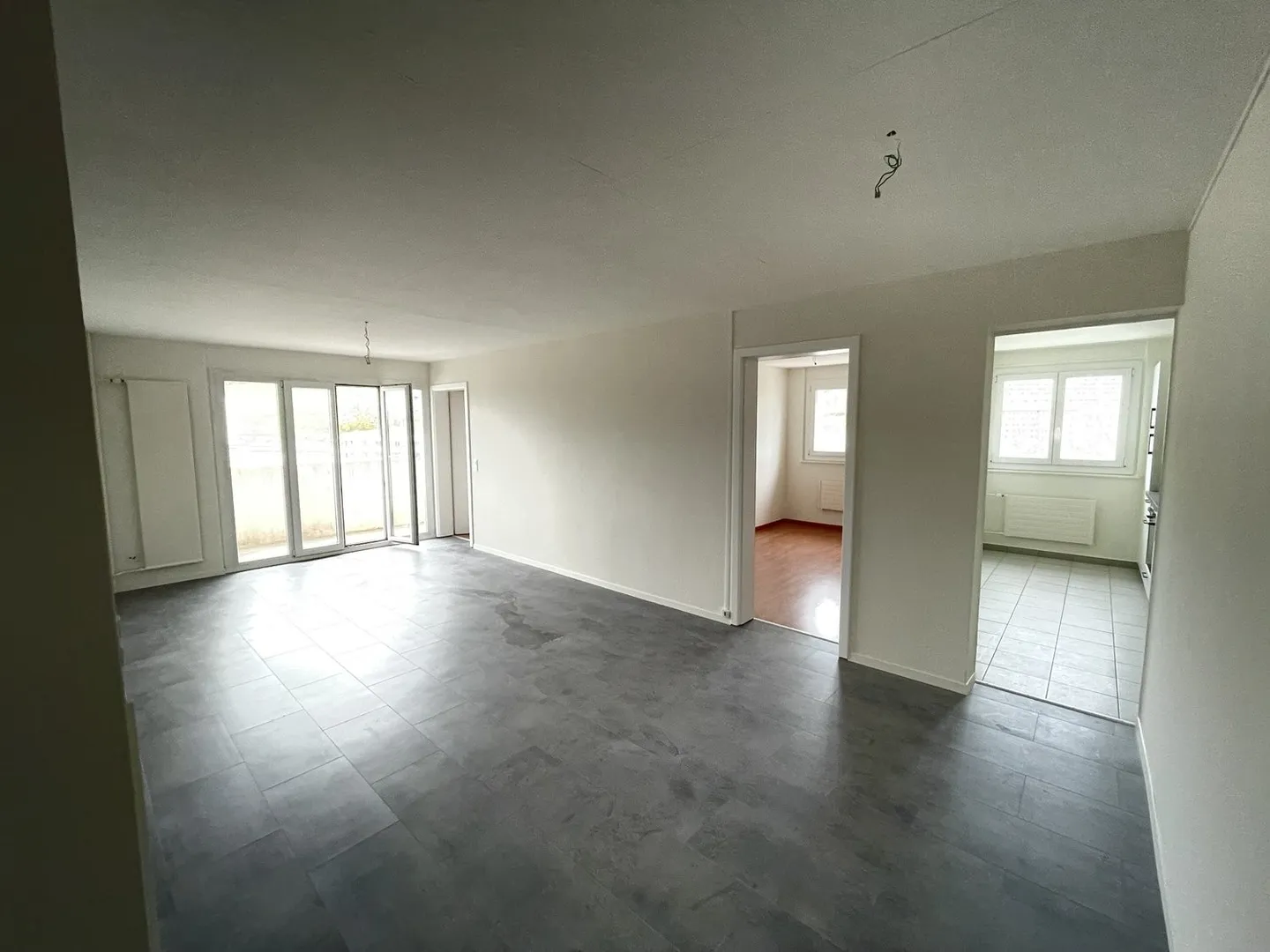 SCHÖNE KOMFORTABLE WOHNUNG MIT BALKON - Foto 2 von 8