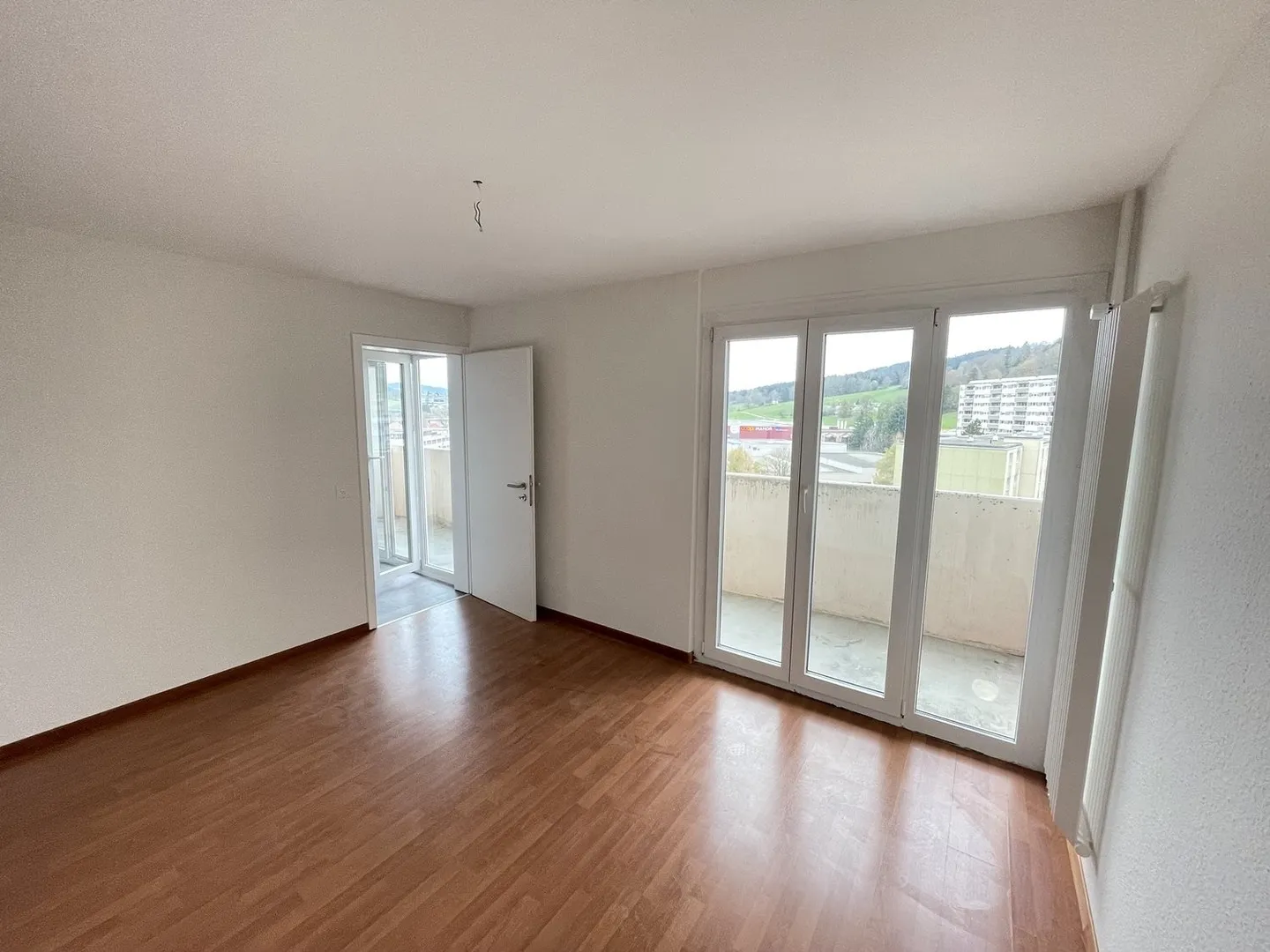 SCHÖNE KOMFORTABLE WOHNUNG MIT BALKON - Foto 5 von 8